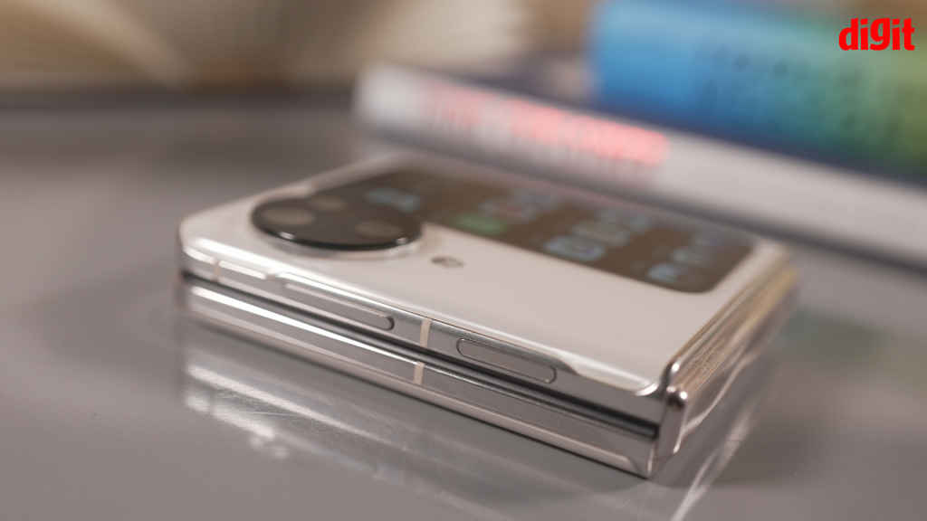 OPPO Find N3 Flip Side buttons