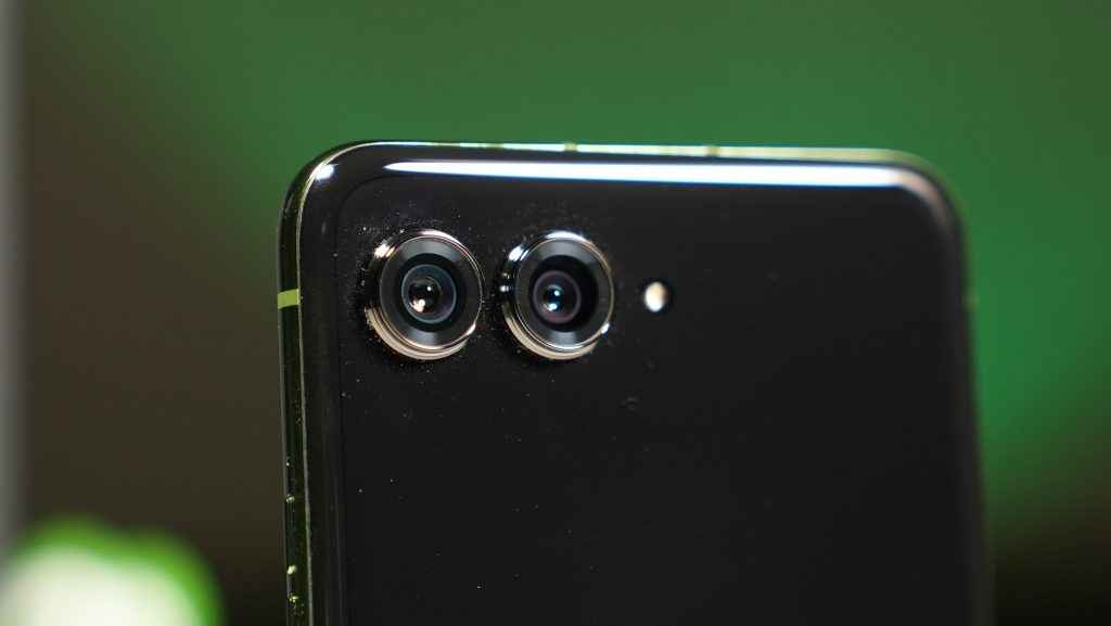 Motorola Razr 50 Ultra has a 50 MP main camera and a 50 MP telephoto camera